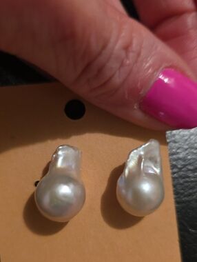 Baroque Pearl Stud Earrings - White Pearlescent